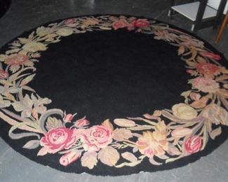 Round area rug
