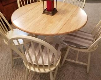 Farmhouse table with drop leaves and 5 chairs