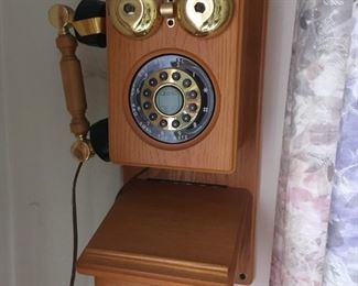 working vintage-look telephone