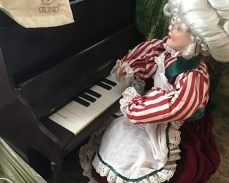 animated piano playing Mrs. Claus