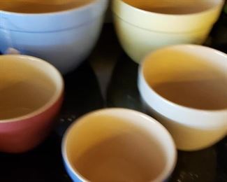 vintage mixing bowls