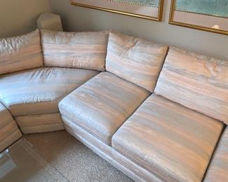 $180 DUSTY PINK AND SILVER FABRIC ENGLANDERS CENTURY FURNITURE SECTIONAL SOFA COUCH
112”LONG RIGHT SIDE x 92”LONG LEFT SIDE 41”DEPTH