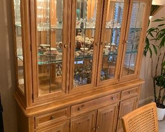 $200 STANLEY FURNITURE NATURAL OAK LIGHTED CHINA CABINET