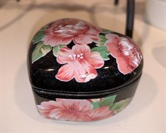 COLLECTIBLE TRINKET BOXES