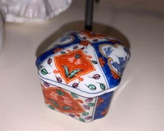 COLLECTIBLE TRINKET BOXES