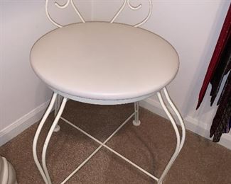 $10 VANITY CHAIR