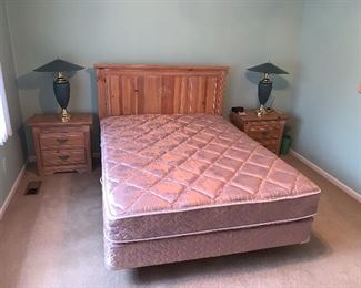 $600 VAUGHAN / BASSETT FURNITURE CO. NATURAL WOOD QUEEN SIZE BEDROOM SET
2 NIGHTSTANDS
26”L x 16”D x 25”H
DRESSER / WARDROBE
40”L x 18”D x 55”H
QUEEN SIZE HEADBOARD WITH FRAME AND MATTRESS
82”L x 64.5”W x 47.5”H