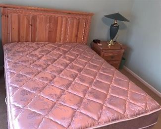 $600 VAUGHAN / BASSETT FURNITURE CO. NATURAL WOOD QUEEN SIZE BEDROOM SET
2 NIGHTSTANDS
26”L x 16”D x 25”H
DRESSER / WARDROBE
40”L x 18”D x 55”H
QUEEN SIZE HEADBOARD WITH FRAME AND MATTRESS
82”L x 64.5”W x 47.5”H