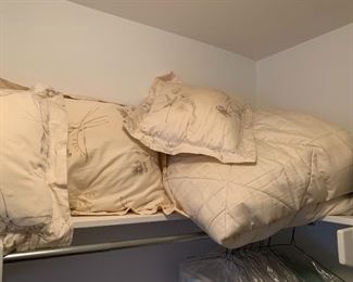 $25 QUEEN BEDDING SET