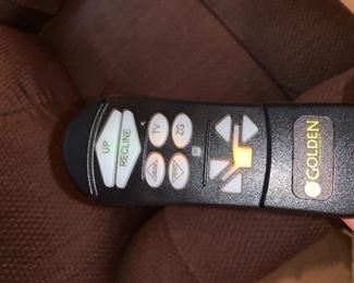 $575 BROWN UPHOLSTERED GOLDEN TECHNOLOGIES INC MAXI-COMFORT LIFT CHAIR PR-505 RETAIL $1,500
BARELY USED / GREAT CONDITION