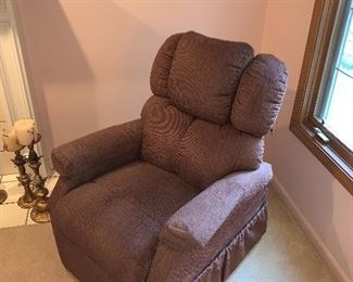 $575 BROWN UPHOLSTERED GOLDEN TECHNOLOGIES INC MAXI-COMFORT LIFT CHAIR PR-505 RETAIL $1,500
BARELY USED / GREAT CONDITION