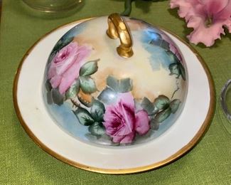 PORCELAIN DISH WITH DOME