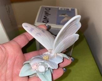$95 LLADRO 6330 REFRESHING PAUSE BUTTERFLY FIGURINE