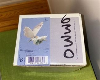 $95 LLADRO 6330 REFRESHING PAUSE BUTTERFLY FIGURINE