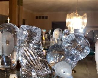 LARGE COLLECTION OF OWLS / STONE / GLASS / WATERFORD / BACCARAT