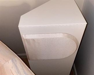 $150 - BOSE 401 DIRECT/REFLECTING SPEAKERS