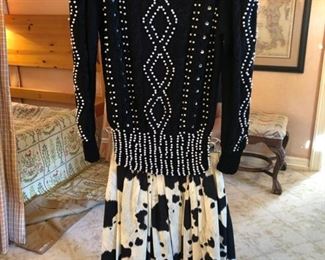 ~Women’s Clothing: An assortment of SPECTACULAR ladies clothing this week.. great names like Giorgio Armani, Escada, Max Mara, Neiman Marcus, Dana Buchman, Judy Hornby, Burberry, Chico’s, Casa Lopez, Ropa, Tahari, Gian Marco Marunti, Just Cavalli, Christian LaCroix, Emanuel, St John, Travilla, Ralph Lauren, Gap, Free People, Del Ann’s, Michael Stars, Oscar De La Renta, LaFayette 148, Jones New York and many more.. (size S/M).. shoes from Yves Saint Laurent, Jimmy Choo, Prada, Moda, Donald J Pliner, Via Spiga, Madden Girl, Fergalicious, Guess, Jessica Simpson, Anne Klein, Michael Kors, Stuart Weitzman, Kate Spade to Vans, Merrell, Sketchers, Asics and many, many others (size 9ish).. bags from Valentino, Gucci, Coach, Bottega Veneta, Vicenza, Mary Frances, Donald Pliner, Yellowstone Leather, Via Spega, Badgley Mischka, Erik Javits, Jessica Simpson, Hammitt, Furla, Lauren Merkin, Lauren Merkin, Prada, Tods, Cole Haan, Tahari, Judith Leiber, Stefan Bravo, Dr Yang, Prada, Brahmin, Carlos Fa