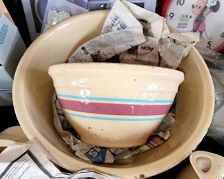 Vintage mixing bowls