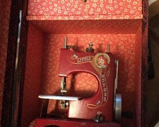 Little Mother sewing machine 