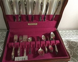 Oneida Community. Service for 6. “White Orchid”. 