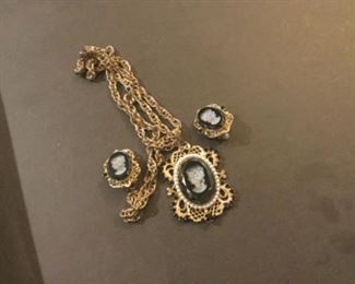 Very Pretty Vintage Costume Cameo Necklace & Cip Earings