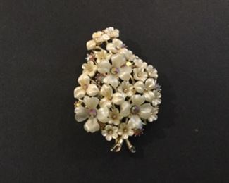 Beautiful Vintage Art Pin