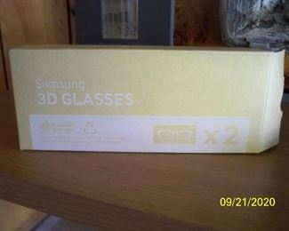Package of 2 Samsung 3D glasses - 1 has been used and 1 upopened.