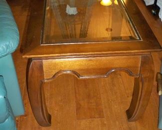 Broyhill Furniture Co. End table with glass top