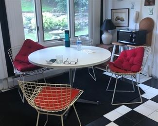 Herman Miller round Dining Table & four Bertoia chairs 