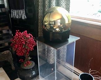 Pedestal & decor
