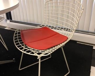 Herman Miller round Dining Table & four Bertoia chairs