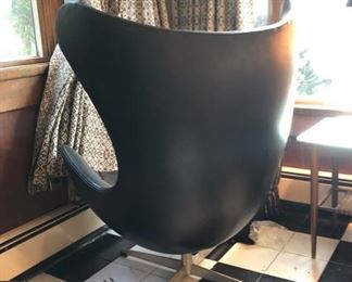 Arne Jacobsen Egg chair - needs TLC