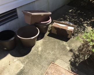 Outdoor items In courtyard