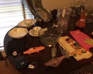 Inside House - vintage table with 6 chairs - other decor items