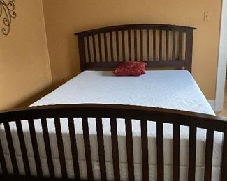 Queen bed, mattress and boxsprings