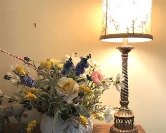 Silk flower arrangement Decorative Table lamp Gold gilt Base twisted column. 
