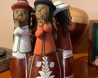 Circle of friends figurine 