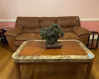 Love this coffee table w/ matching end tables 