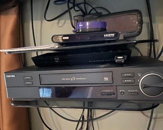 Roku VHS Blu-ray  DVD 