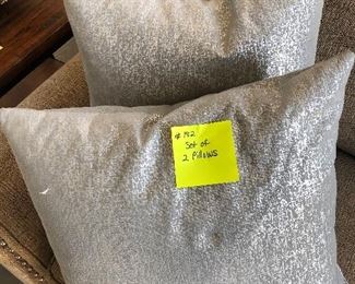 #182) $16 - Set of Two Decorative Pillows. (New)