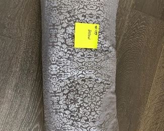 #189) $8 - Various Accent Pillows.  