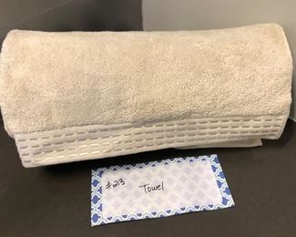 #213) $8 - Single Extra Large Bath Towel.