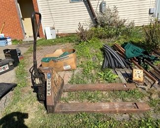 Crown Pallet Jack