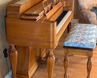 Weaver Spinet Piano Curly Maple VERTI MIGNON	42.75x60x24in	HxWxD
