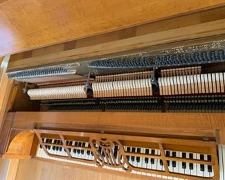 Weaver Spinet Piano Curly Maple VERTI MIGNON	42.75x60x24in	HxWxD