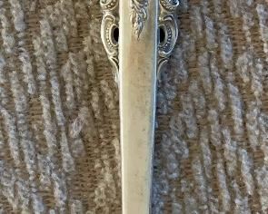 50pc Wallace Grand Baroque Sterling Silver  Flatware Set	1886 grams of Sterling , 682 grams of sterling/steel	