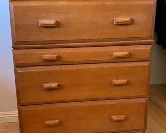 Vintage 5 Drawer Dresser	45x34x20in	HxWxD