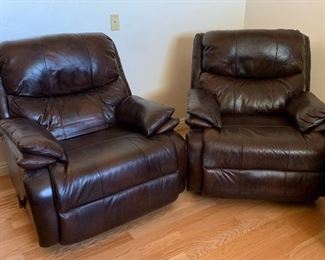 2 Woodworth Easton Leather Recliner	39x38x41in	HxWxD
