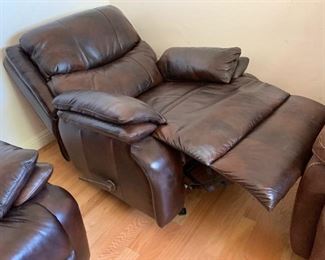 #1 Woodworth Easton Leather Recliner	39x38x41in	HxWxD