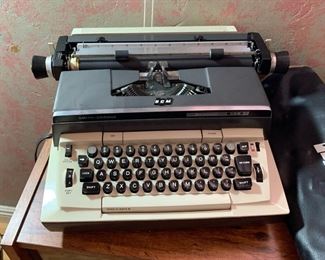 Smith-Corona Secretarial 300 Typewriter	